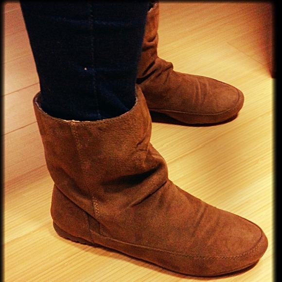 Cute short chestnut boots!
