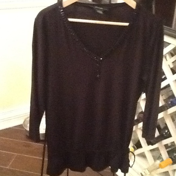 Sold in bundle black top with drawstring