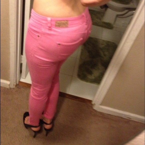 Very cute pink skinny jeans