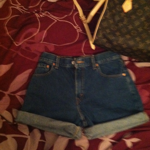 !SOLD! !Levi's high waisted shorts