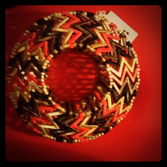 Colorful stretch zig zag bracelet