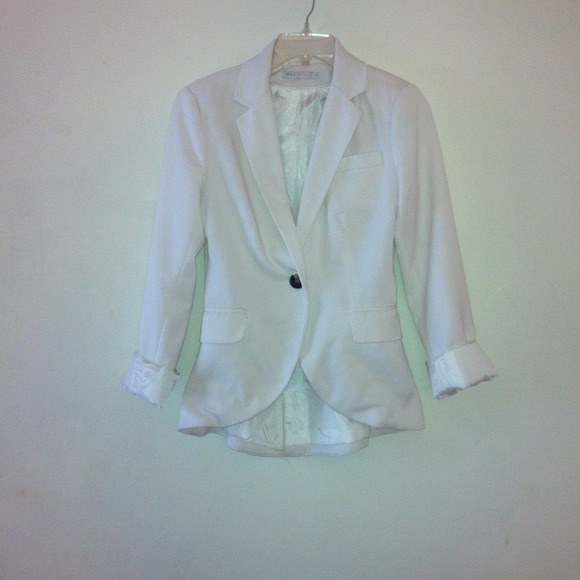 This is a Vero Moda (english brand) blazer