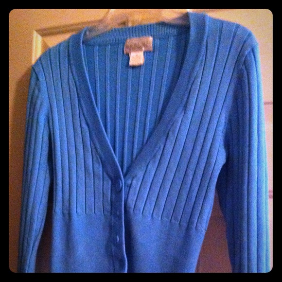 ❌🔴SOLD🔴❌ Long sleeved sweater coverup - Picture 1 of 4