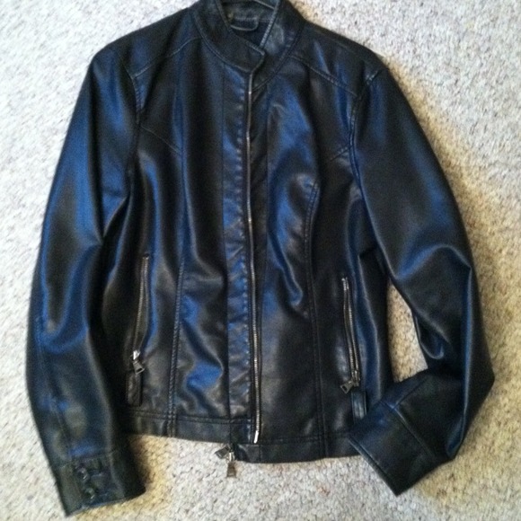 ➡Hold for teresalellis⬅Express leather jacket