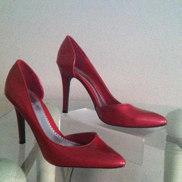 Red patent d'orsay pumps - Picture 2 of 3