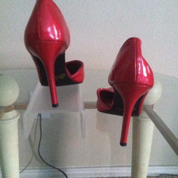 Red patent d'orsay pumps - Picture 3 of 3
