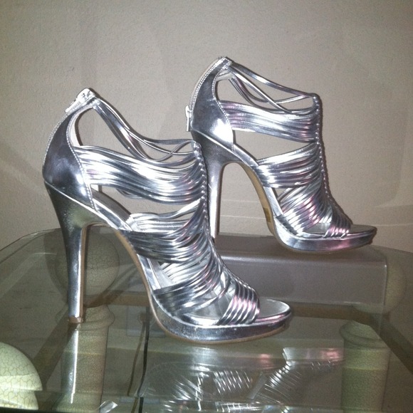 Open toe silver gladiator sandal - Picture 1 of 3