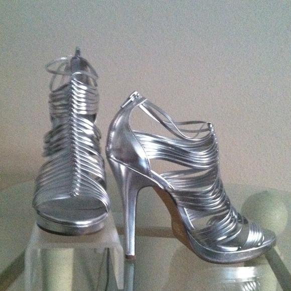 Open toe silver gladiator sandal - Picture 2 of 3