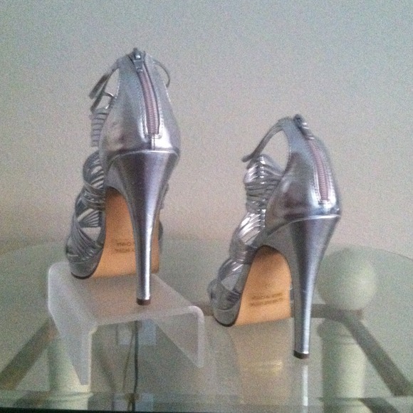 Open toe silver gladiator sandal - Picture 3 of 3