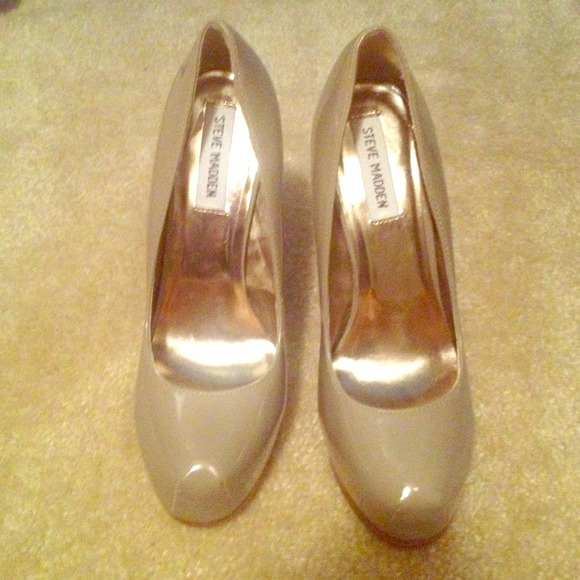 Steve Madden Nude Pumps