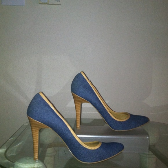 Cute denim pumps!! - Picture 1 of 3