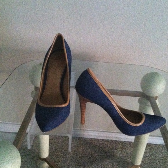 Cute denim pumps!! - Picture 2 of 3