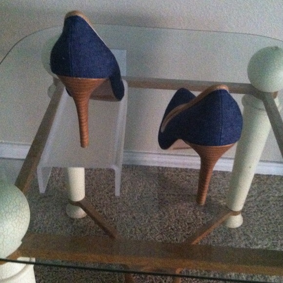 Cute denim pumps!! - Picture 3 of 3