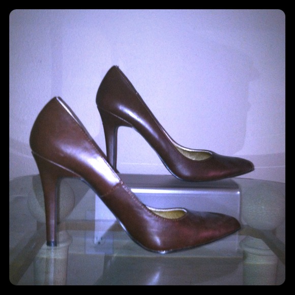 Chocolate pointed toe pumps - Picture 1 of 2