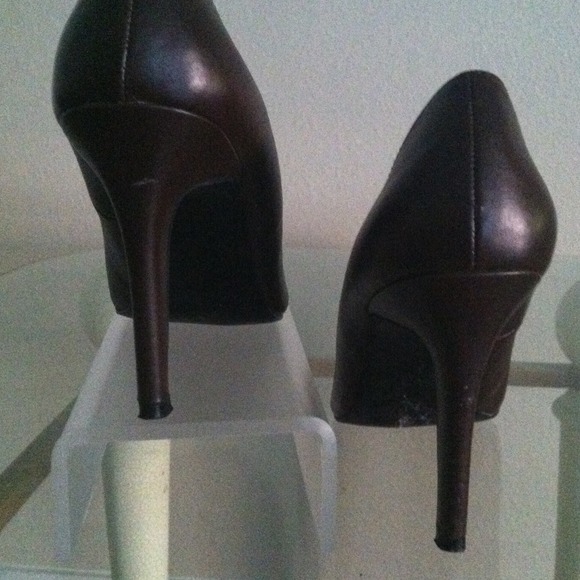 Chocolate pointed toe pumps - Picture 2 of 2