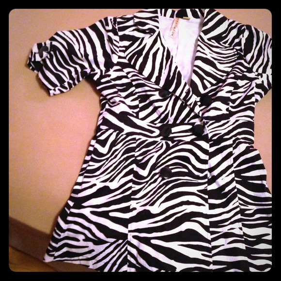 Short Sleeve Zebra Blazer/Jacket