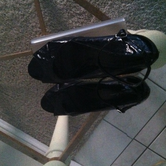 Black patent ankle strap pump - Picture 3 of 3