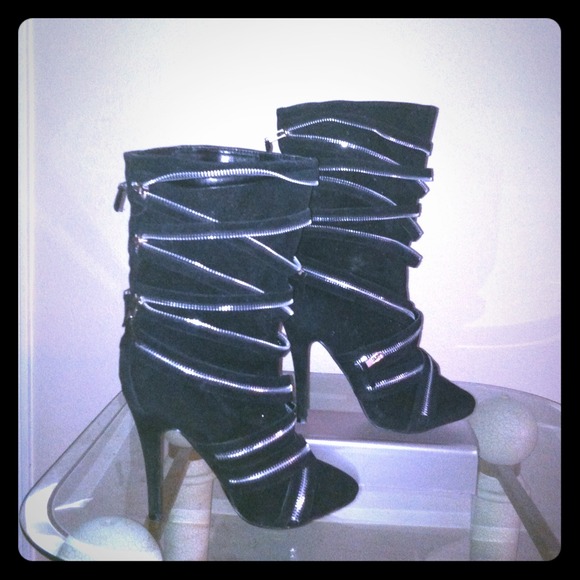 Suede almond toe zipper accented boot - Picture 1 of 3