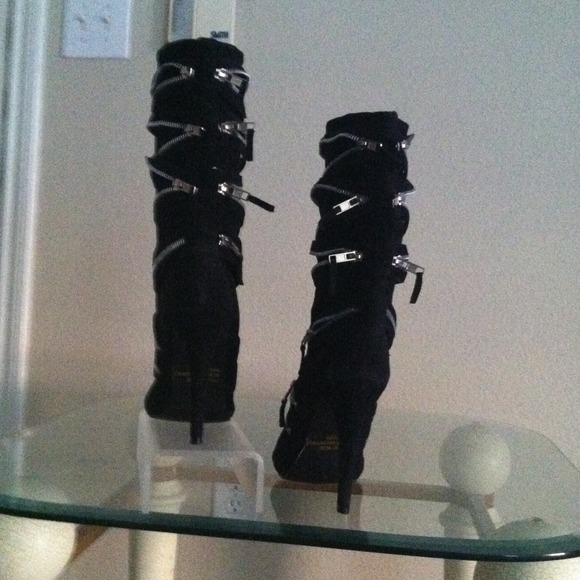 Suede almond toe zipper accented boot - Picture 3 of 3