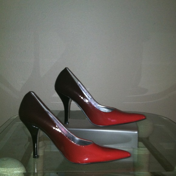 Chameleon pumps - Picture 1 of 3