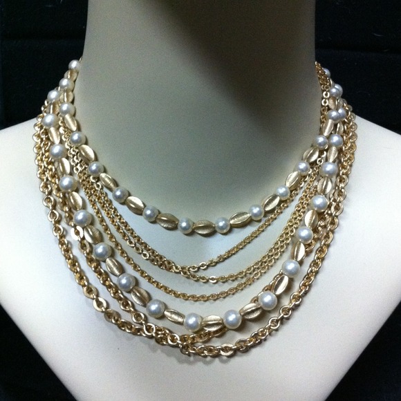 Trifari ~  Layered Gold tone, faux Pearl necklace. - Picture 1 of 4