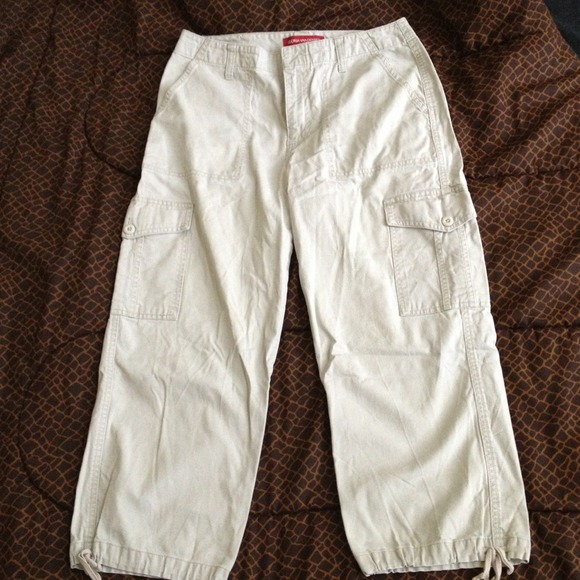 ⛔️SOLD⛔️ Cream corduroy cargo capris