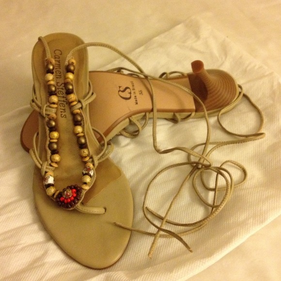 Amazing Carmen Steffens sandals.