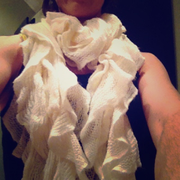 Sold in bundle Super soft cream colored wavy scarf