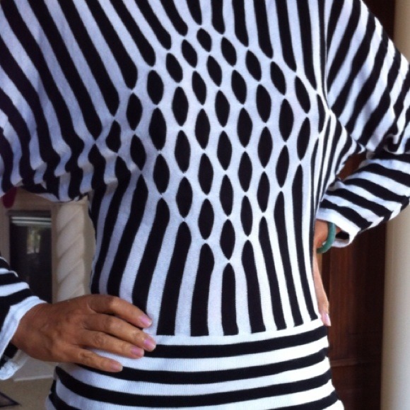 💯SOLD💯. Bundle @malikanator Blk/white sweater - Picture 2 of 2