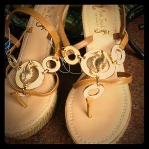 🎈🎈Tan wedge shoes NWT🎈🎈