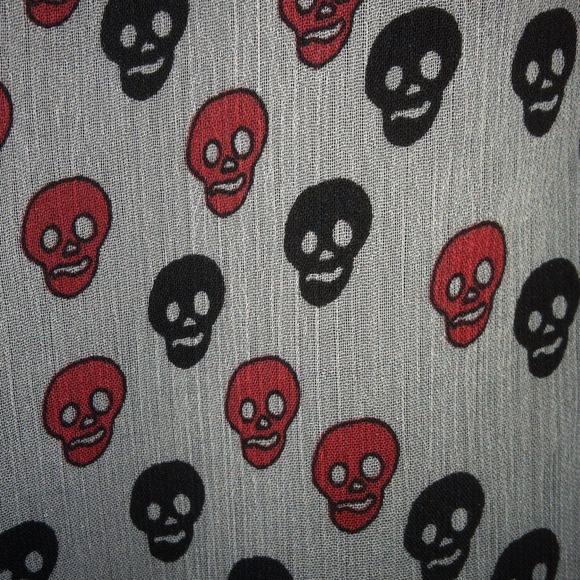 ❌Sold❌*Reduced*Skulls pin-up dressy top