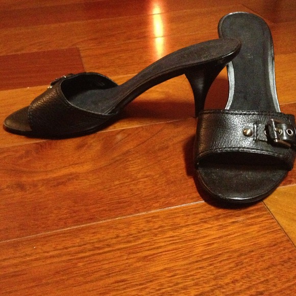 Heels - Picture 2 of 3