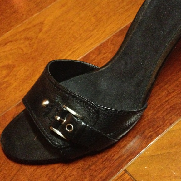 Heels - Picture 3 of 3