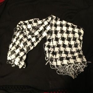 SOLD Black and white hoodstooth scarf