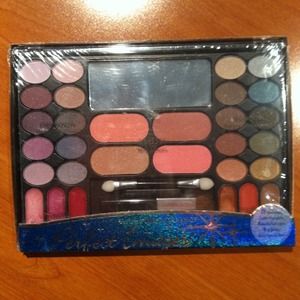 ❌sold❌Makeup kit gift set