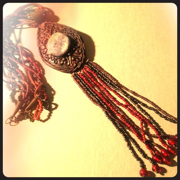 Beaded accent necklace