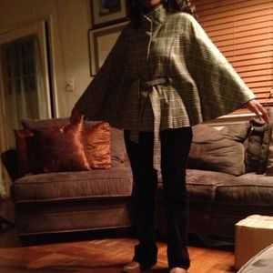 HOST PICK!! Stylish and comfortable cape
