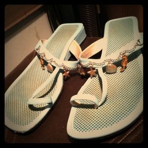 Charm sandals
