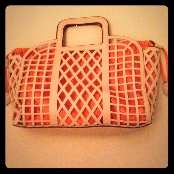 😍Cute 😍Tan and orange "cutout"purse