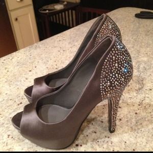 Steve Madden Satin Platform pumps size 6 NEW