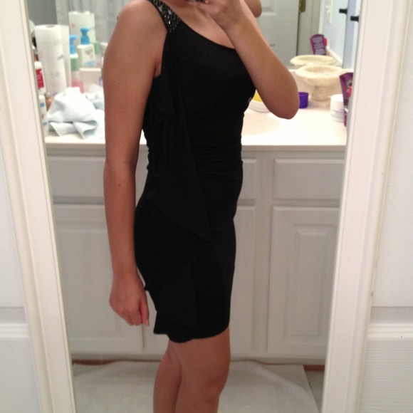 ⛔️Sold⛔️Black one-shoulder dress with embelish