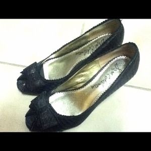 Sam Edelman snakeskin bow pumps