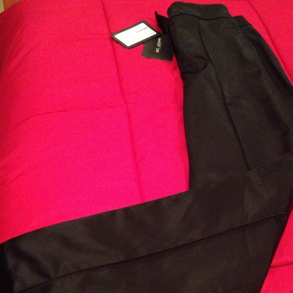 St John gorgeous pant with seam down the middle. - Picture 2 of 4