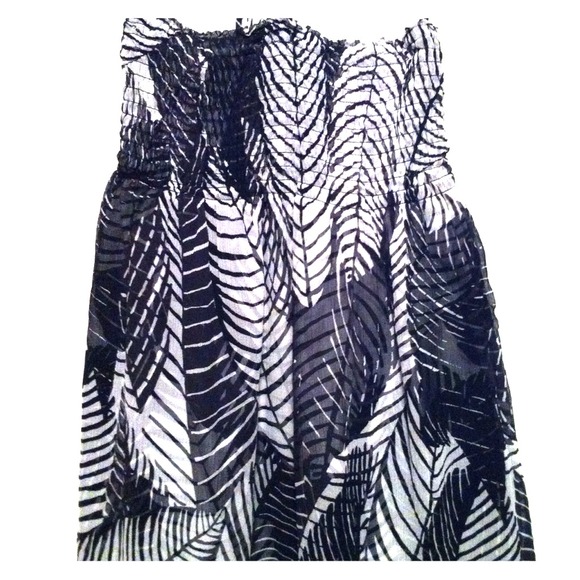 100% silk Black White Market top