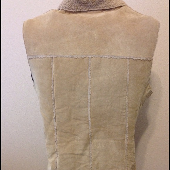 ***Sold*** Suede Vest with fleece lining size S - Picture 2 of 4
