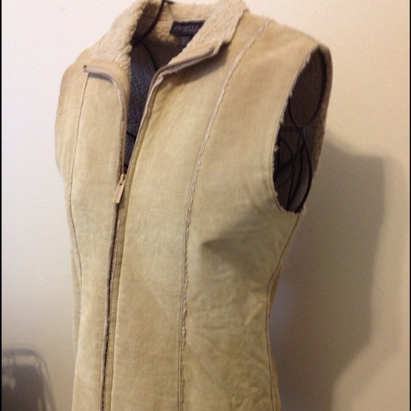 ***Sold*** Suede Vest with fleece lining size S - Picture 3 of 4