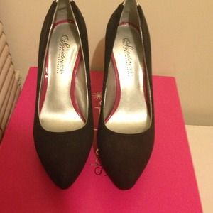 Size 7.5 heels