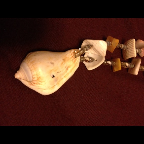 Sea shell necklace - Picture 3 of 4