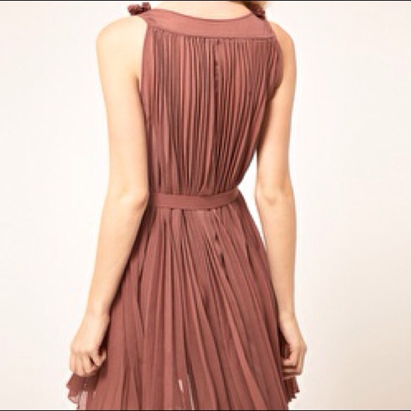 ***SOLD*** New Oversized Vero Moda Pleated Dress - Picture 3 of 4