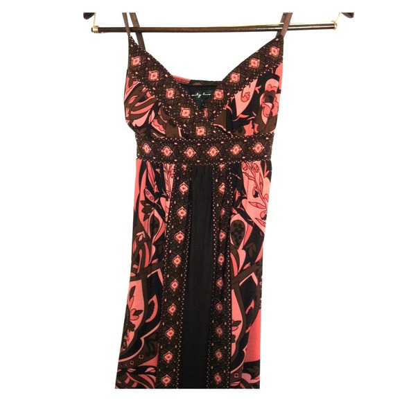 New, never worn maxi dress. fits like an xs.